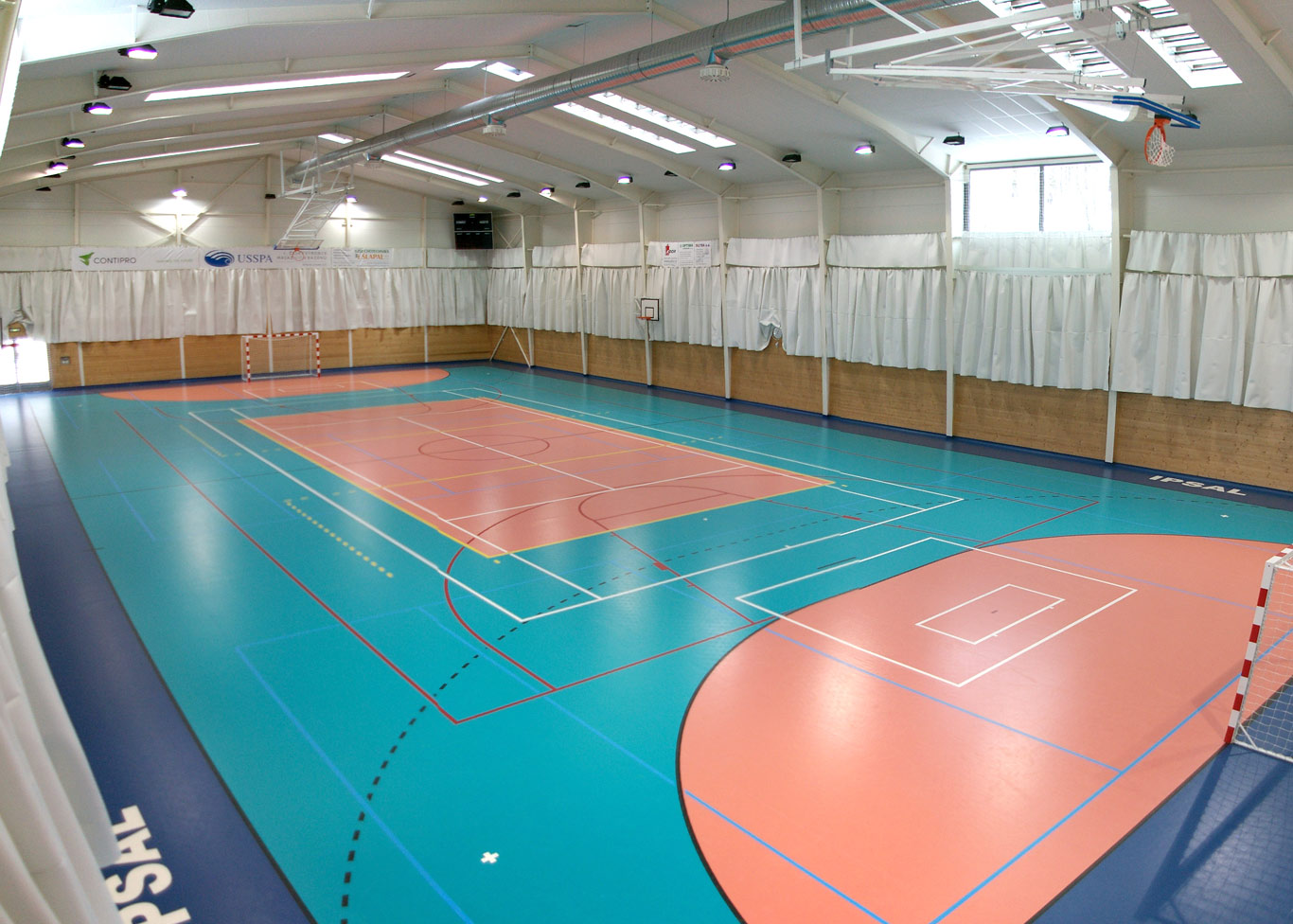 Víceúčelová sportovní hala - Dolní Dobrouč